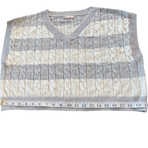SO Women's Wide Stripe Cropped Cable Knit V Neck Acrylic Sweater Vest Size L - Picture 8 of 8